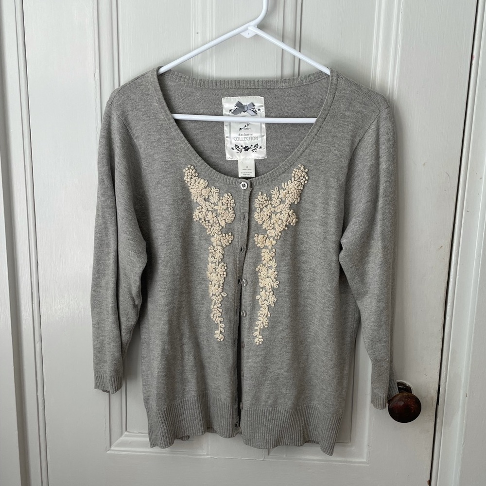 BUTTON UP SWEATER/CARDIGAN